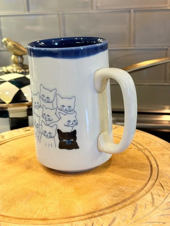 Vintage OTAGIRI Blue and White Stoneware Cat Pattern Mug - Picture 9 of 16